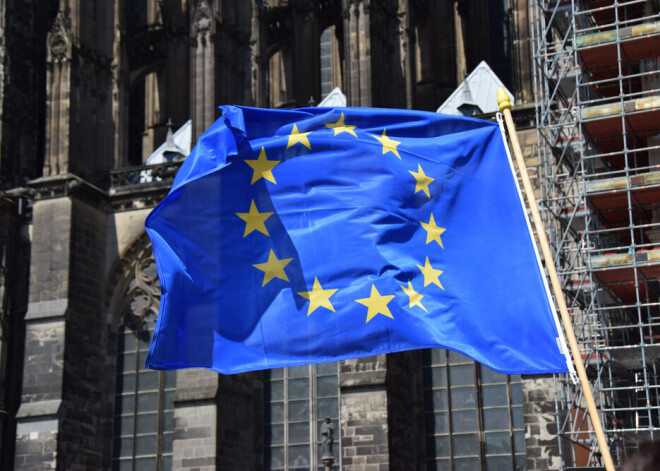 ЕС одобрил миллиардную помощь Украине