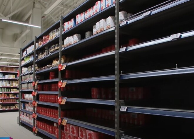 Из многих латвийских магазинов исчезли соль и сода. К чему готовиться дальше?