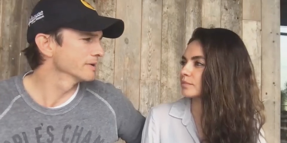 Aktieri Mila Kunisa Un Eštons Kačers.