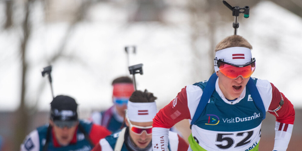 Latvijas biatlonisti stafetē tiek apdzīti par apli; uzvaru izcīna Norvēģija