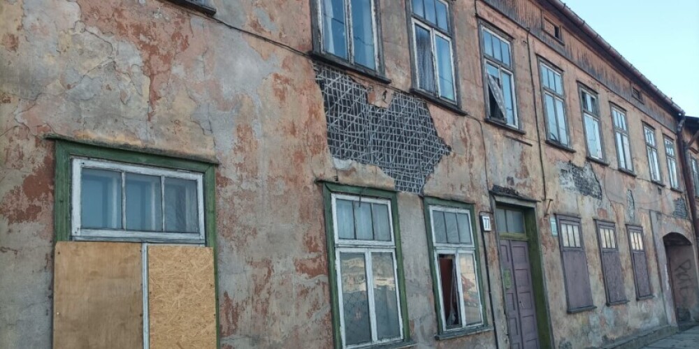 Заброшенное здание в Лиепае, улица Оскара Калпака, где, возможно, в понедельник жестоко пытали и повесили 19-летнего Райнера.