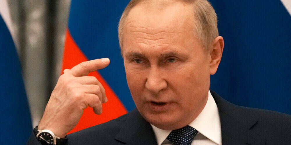 Putins paraksta likumu, kas paredz 15 gadu cietumsodu par "viltus ziņām"
