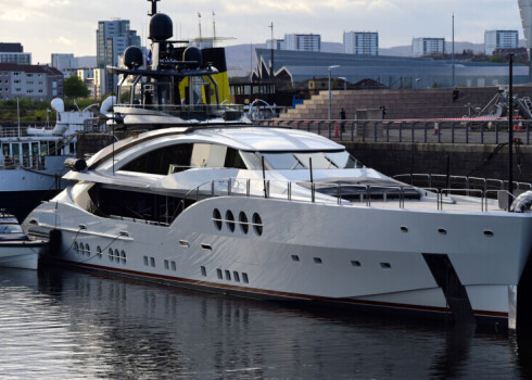 Яхта еще одного близкого Путину российского миллиардера конфискована