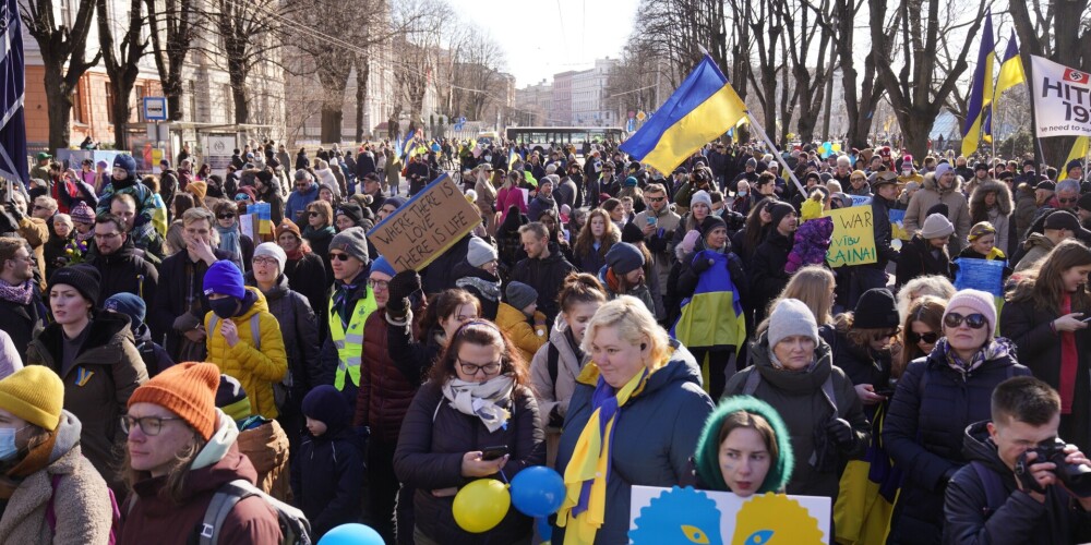 Tūkstoši protesta apmeklētāju.