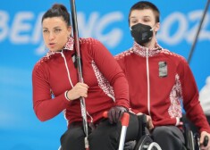Latvijas ratiņkērlinga izlase Pekinas paralimpiskās spēles sāk ar pārliecinošu uzvaru