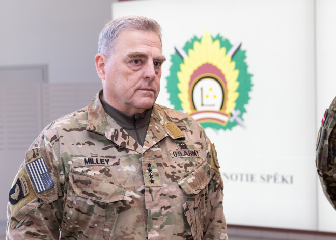 ASV ģenerālis Milijs, atrodoties Latvijā, skaidro, kāpēc nevajag ieviest lidojumiem slēgtu zonu virs Ukrainas