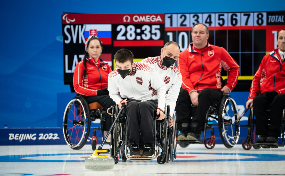 Latvijas ratiņkērlinga izlase uzvar Pekinas paralimpisko spēļu trešajā spēlē