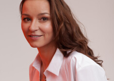 Dziedātāja Marija Naumova.