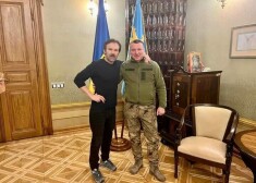 Populārās ukraiņu grupas "Okean Elzy" līderis un deputāts Svjatoslavs Vakarčuks devies aizsardzības rindās