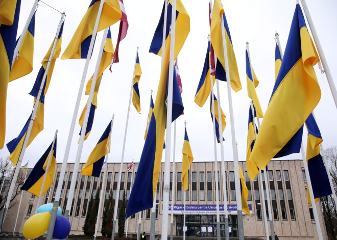 Стоимость приближается к 100 евро: в Латвии растет спрос на флаги Украины