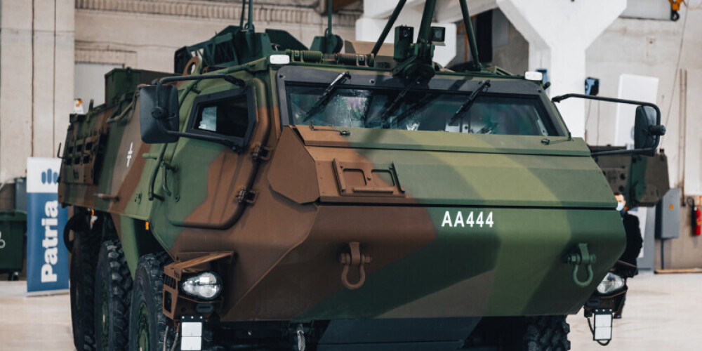 ФОТО: в Латвии заканчивают сборку бронемашин Patria 6×6
