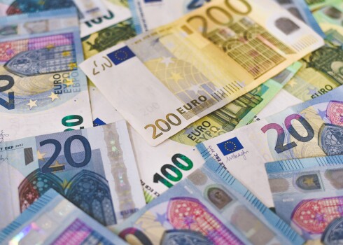Eiro banknotes.
