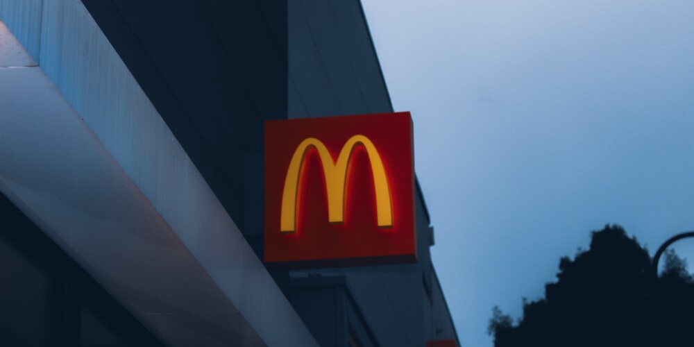 "McDonald's" uz laiku slēdz savus restorānus Krievijā