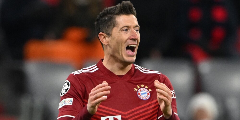 Roberts Levandovskis aizvadīja spožu pirmo puslaiku.