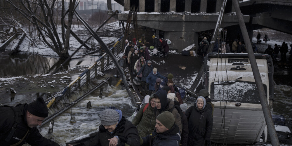 Ukraina un Krievija vienojas par humanitāro koridoru izveidi cilvēku evakuācijai