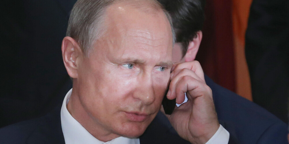 Notikusi Šolca un Makrona telefonsaruna ar Putinu