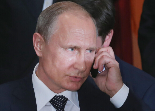 Notikusi Šolca un Makrona telefonsaruna ar Putinu