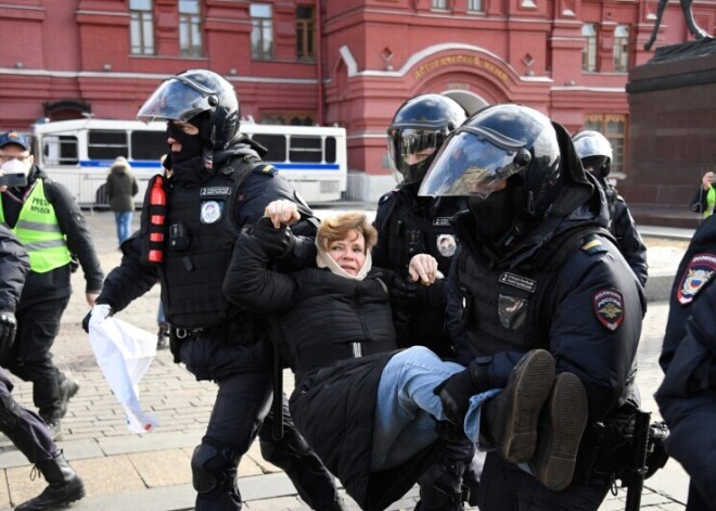 В России прошли антивоенные митинги, силовики задержали более 750 человек