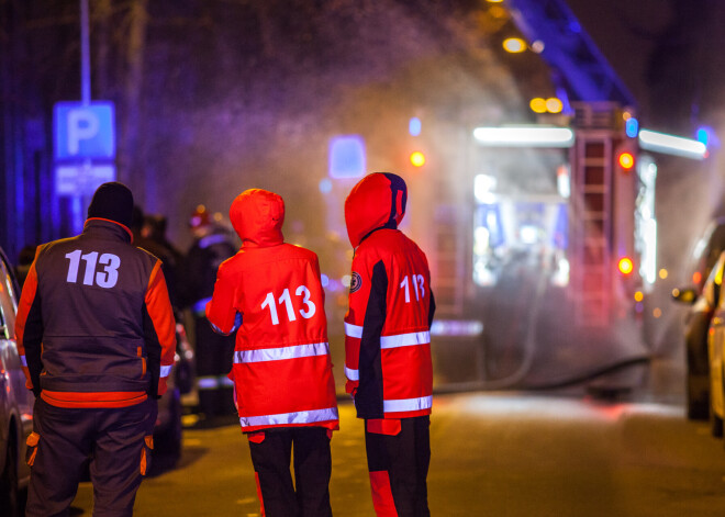 При пожаре в Кенгарагсе из пятиэтажки спасено 13 человек