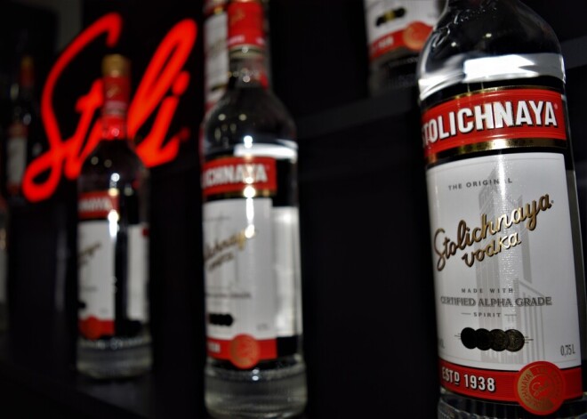 Поможет ли смена названия? Водку Stolichnaya переименовали на Stoli