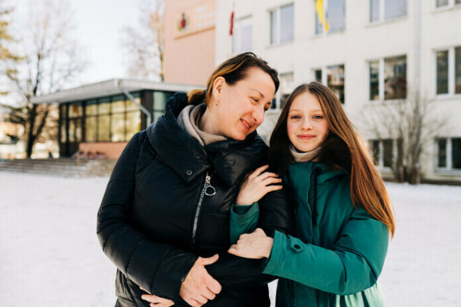 "Viens no svarīgākajiem iemesliem, kāpēc pieņēmu lēmumu aizbraukt no Ukrainas, bija meita," par iemeslu pamest savu dzimto pilsētu Korostinu Ukrainā, kurā tobrīd notika intensīvas apšaudes, stāsta Olena Melbārde.