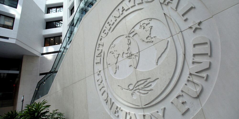 Karam turpinoties, Ukrainas ekonomika var sabrukt, brīdina Starptautiskais Valūtas fonds