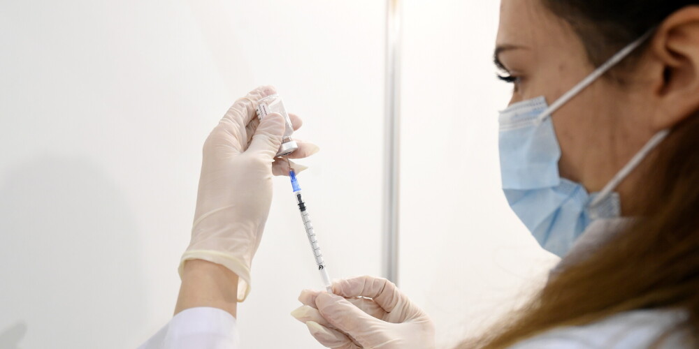 Latvijā trešo poti pret koronavīrusu saņēmuši 39% no vakcinācijas procesu pabeigušajiem