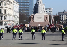 FOTO: Rīgā notiek latviešu leģionāru piemiņas gājiens
