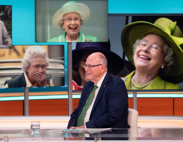 Fotogrāfs Arturs Edvardss viesojas šovā “Good Morning Britain”. Vairāk nekā 40 gadu strādājot britu karaļnama, viņam izdevies fotogrāfijās iemūžināt karalienes Elizabetes II visdažādākās emocijas.