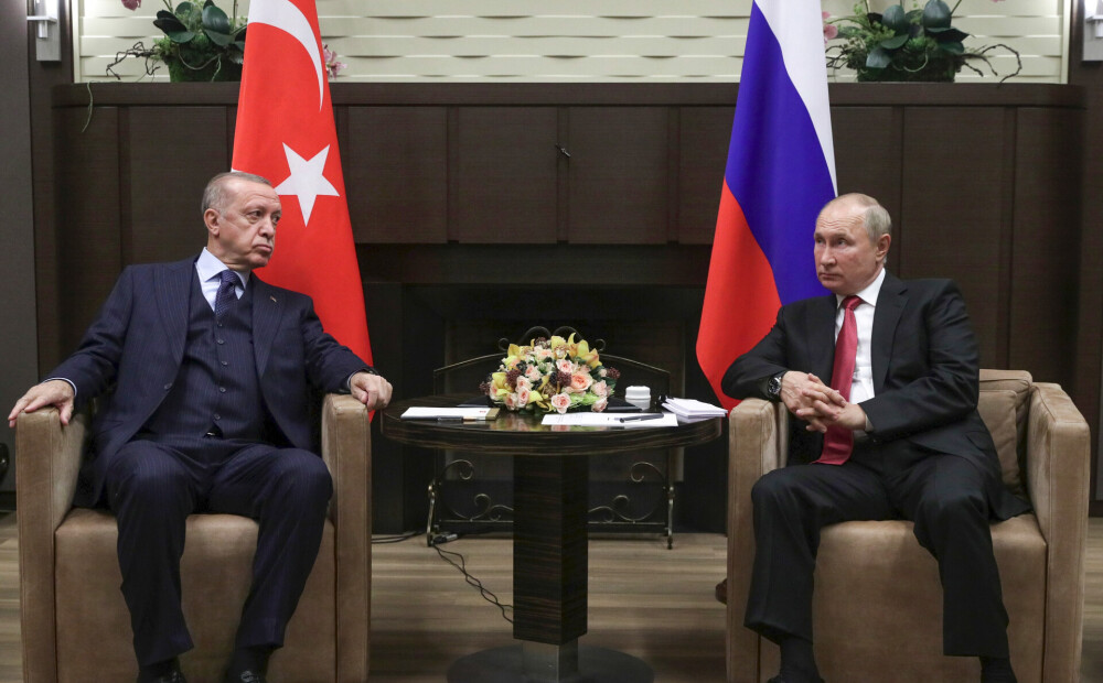Putins telefonsarunā ar Erdoganu izvirzījis priekšnosacījumus, lai tiktos ar Zelenski