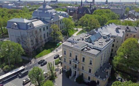 Fonda "Aven Foundation" saistīto objektu skaitā ir, piemēram, muzejs Rīgā, Krišjāņa Valdemāra ielā. Nekustamo īpašumu Avens tur iegādājās pirms gada – ar mērķi nākotnē šajā namā izveidot nevalstisku latviešu un krievu mākslas muzeju.