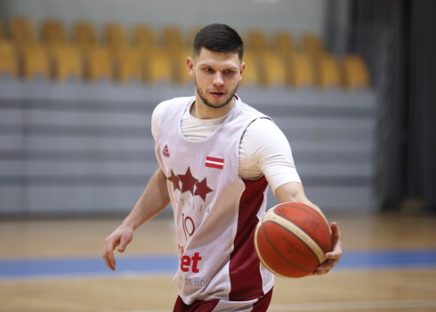 Latvijas vīriešu basketbola izlases pēdējo sabraukumu līderis Rihards Lomažs aizvadījis sezonas rezultatīvāko spēli spēcīgajā Turcijas čempionātā. 