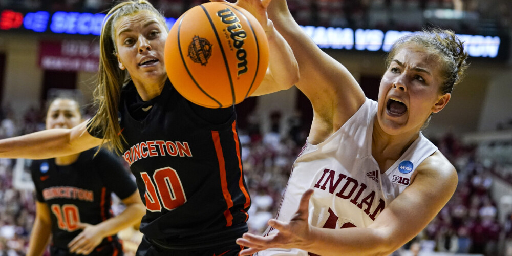 Aleksa Gulbe (dzimusi 2000. gada 5. februārī Rīgā) ir latviešu basketboliste, spēlē spēka uzbrucējas un centra pozīcijā, visu vecumu Latvijas jaunatnes basketbola izlašu dalībniece. Pārstāvējusi NCAA Indiānas Blūmingtona Universitātes komandu "Hoosiers". A. Gulbe ir dzimusi basketbolistu ģimenē. Viņas tēvs Mareks Bajārs ir bijis basketbolists un treneris, māte Zanda Gulbe arī spēlējusi basketbolu augstākajā līmenī, pārstāvot arī TTT.