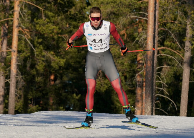 Latvijas slēpotājs Rainers Paeglis (nr.44) piedalās 10 kilometru slēpošanas sacensībās Eiropas Jaunatnes Ziemas Olimpiādē Vuokatti pilsētā Somijā.