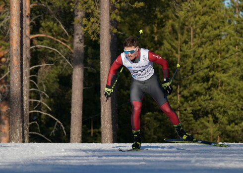 Latvijas slēpotājs Lauris Kaparkalējs (nr.59) piedalās 10 kilometru slēpošanas sacensībās Eiropas Jaunatnes Ziemas Olimpiādē Vuokatti pilsētā Somijā.