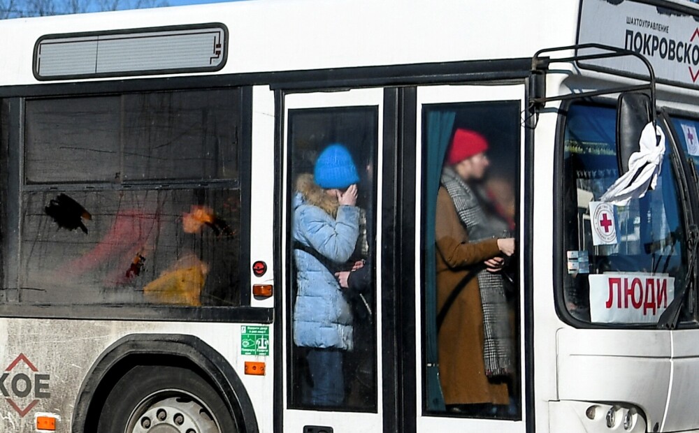 Pie Mariupoles sagrābti autobusi ar Ukrainas Ārkārtējo situāciju dienesta darbiniekiem