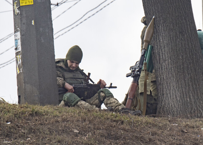 Krievu karavīriem Ukrainā trūkst ne tikai pārtikas, bet arī silta apģērba un degvielas