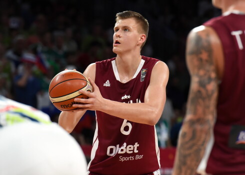 VIDEO: Kristaps Porziņģis jau palīdzējis Latvijai sarīkot visu laiku labāko Eiropas čempionātu basketbolā