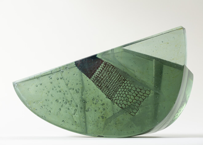 Initas Ērmanes darbi stikla mākslas izstādē “Liepāja - Rīga – Liepāja”.