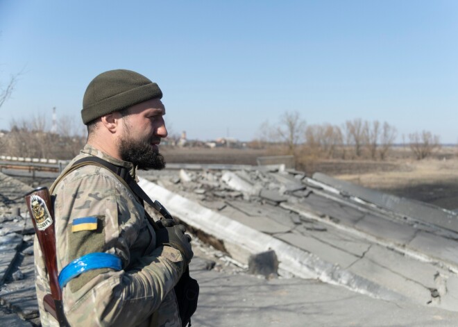 Arvien vairāk Krievijas karavīru atsakās piedalīties karā un pāriet ukraiņu pusē, vēsta Ukraina