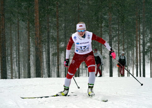 Latvijas distanču slēpotājiem desmitā vieta Eiropas Jaunatnes ziemas Olimpiādes komandu stafetē