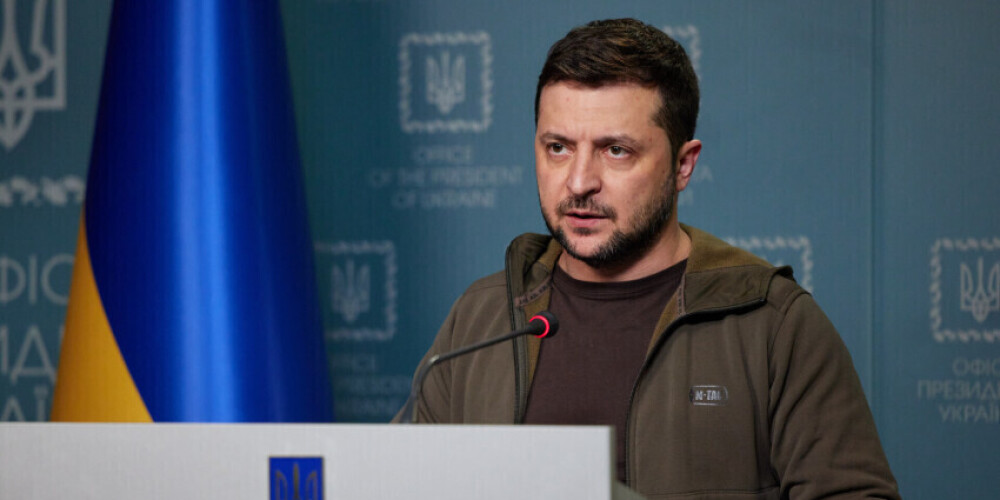  Ukrainas prezidents Volodimirs Zelenskis atgādināja, ka Ukrainas ārlietu ministrs Dmitro Kuleba un aizsardzības ministrs Oleksijs Reznikovs sestdien Varšavā tikās  ar ASV prezidentu Džo Baidenu, valsts sekretāru Entoniju Blinkenu un aizsardzības ministru Loidu Ostinu.