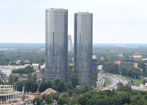 Uzsverot atbalstu Ukrainai, "Z-Towers" maina nosaukumu