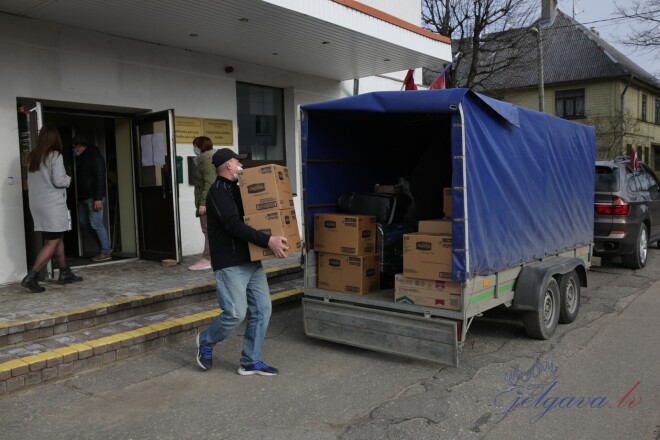 Jelgavnieku sarūpētās medicīnas un pirmās nepieciešamības preces nogādātā Ukrainā.