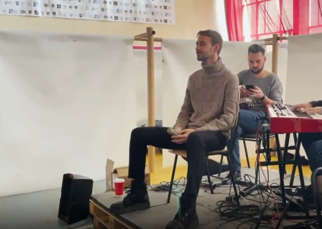 Макс Барских спел украинским переселенцам во Львове