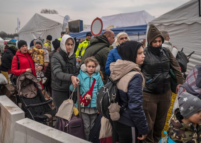 Ukrainu pametuši vairāk nekā četri miljoni bēgļu