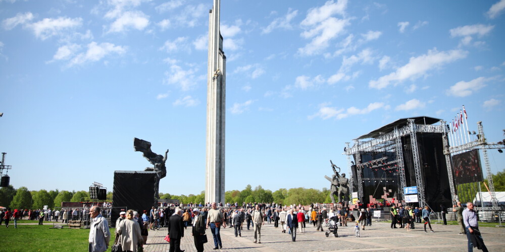 Хочется, но нельзя: снести памятник в Парке победы мешает старый договор с Россией