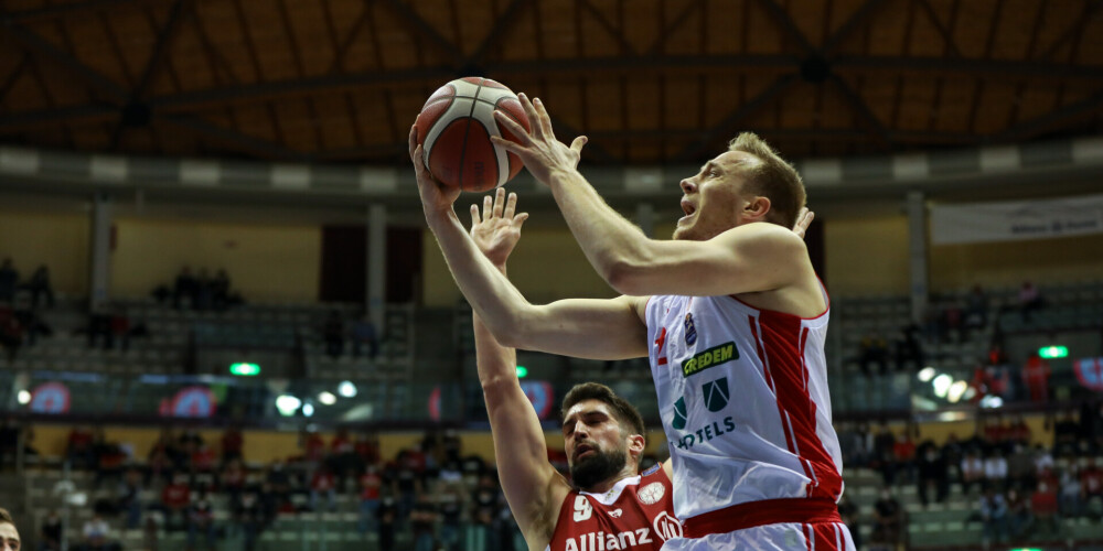 Strautiņam "double-double" zaudētā FIBA Eiropas kausa pusfināla spēlē