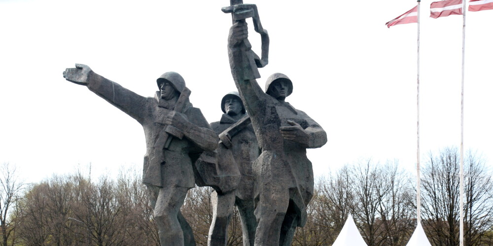 Комиссия Сейма призывает Рижскую думу переименовать памятник в Парке победы