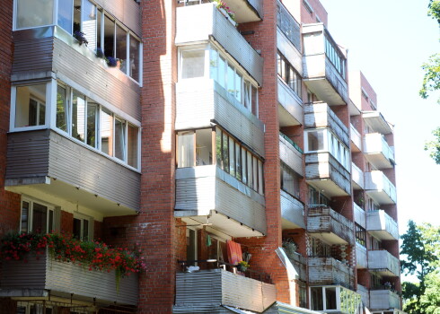 Рижская дума: на легализацию самовольно переделанных балконов нужно согласие соседей